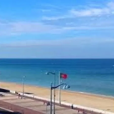 Lumineux Avec Balcon, Proche Plage, Commerces Et Gare, Avec Parking Privatif - Fr-1-712-33 *