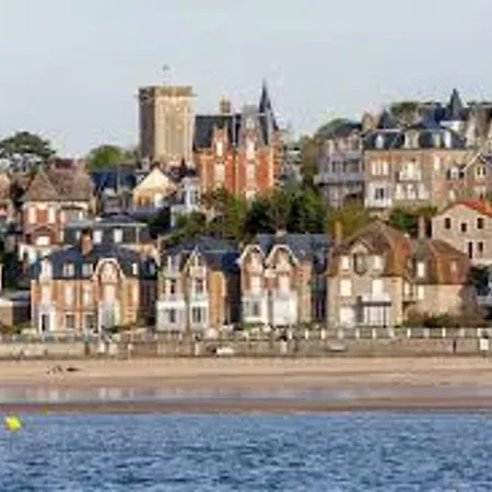 Apartment Lumineux Avec Balcon, Proche Plage, Commerces Et Gare, Avec Parking Privatif - Fr-1-712-33 Villers-sur-Mer